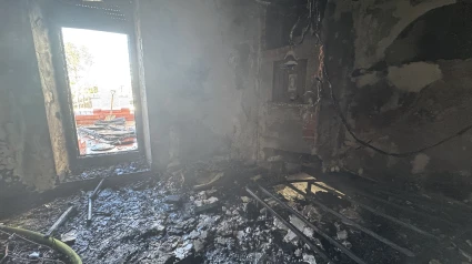 Estado en el que ha quedado una estancia de la vivienda tras el fuego