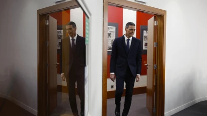 Pedro Sánchez de luto riguroso por la muerte del Papa Francisco