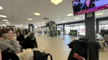 Horas y horas de espera en las terminales españolas por el apagón eléctrico