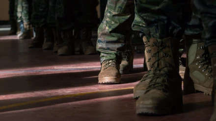 Soldados del ejército ucraniano durante la visita de la ministra de Defensa, Margarita Robles